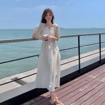 法式夏季新款连衣裙2025新款女高级感森系遮肚子度假白色高腰裙子