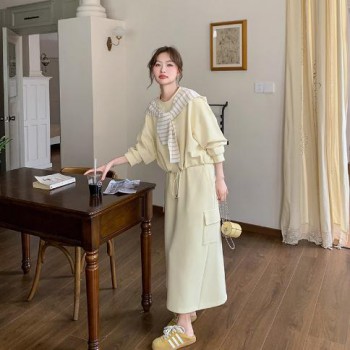 黄色休闲减龄披肩卫衣套装裙女春季2025新款超火工装半身裙两件套